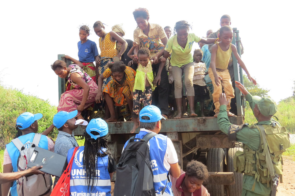 DR Congolese refugees truck